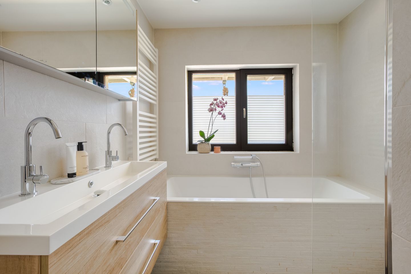 Photo 35 of Graaf Aelbrechtlaan 4