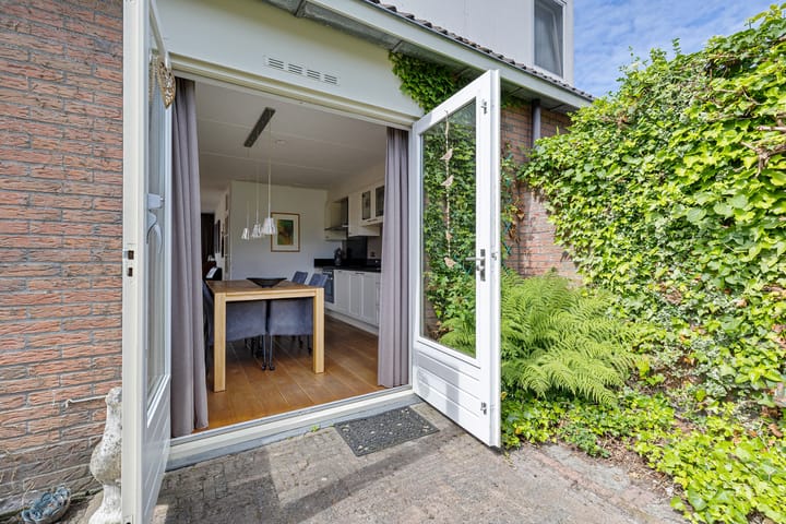 Photo 39 of Isaac van Ostadestraat 8