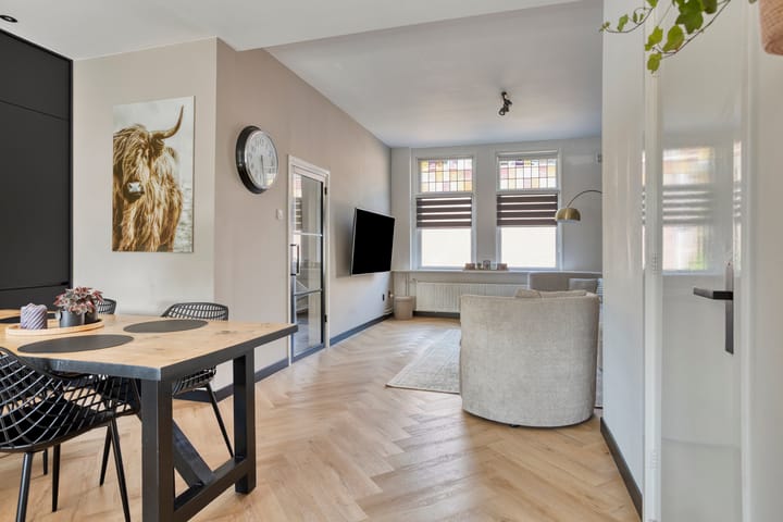 Foto 8 van Brederodestraat 10