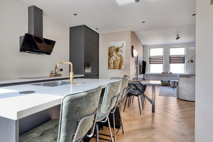 Foto 15 van Brederodestraat 10