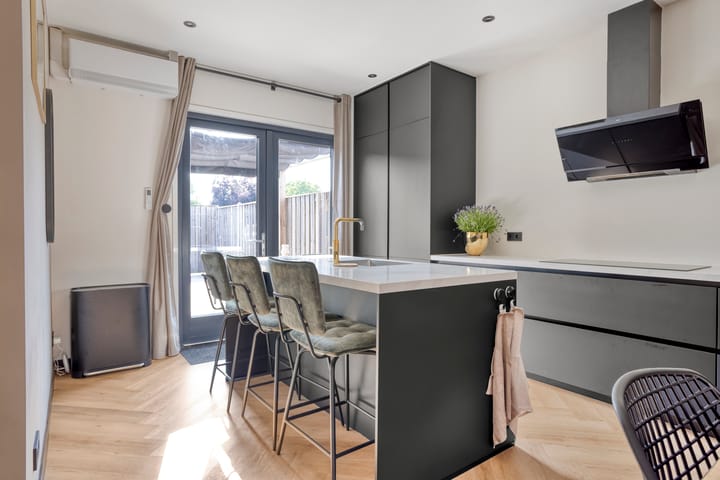 Foto 16 van Brederodestraat 10