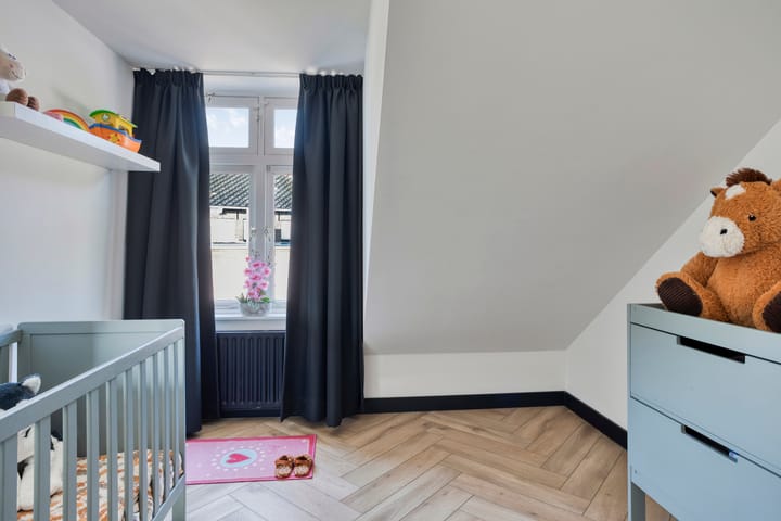 Foto 28 van Brederodestraat 10