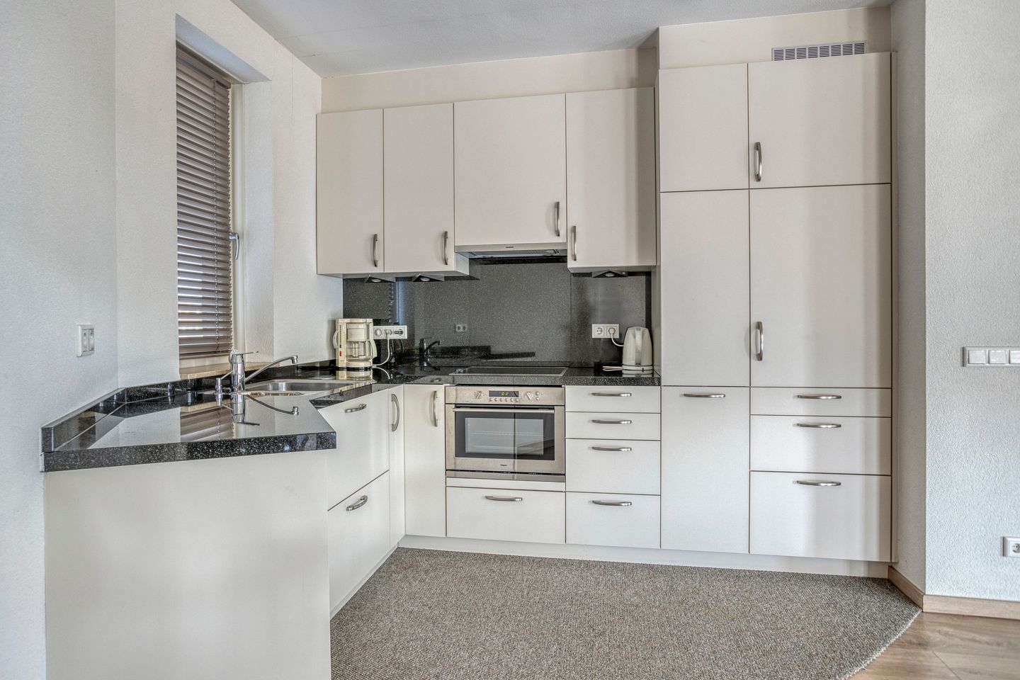 Foto 10 van Raadhuisplein 46