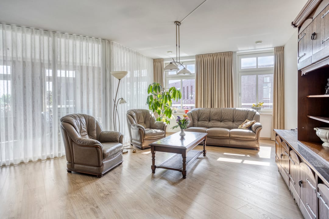 Foto 11 van Raadhuisplein 46