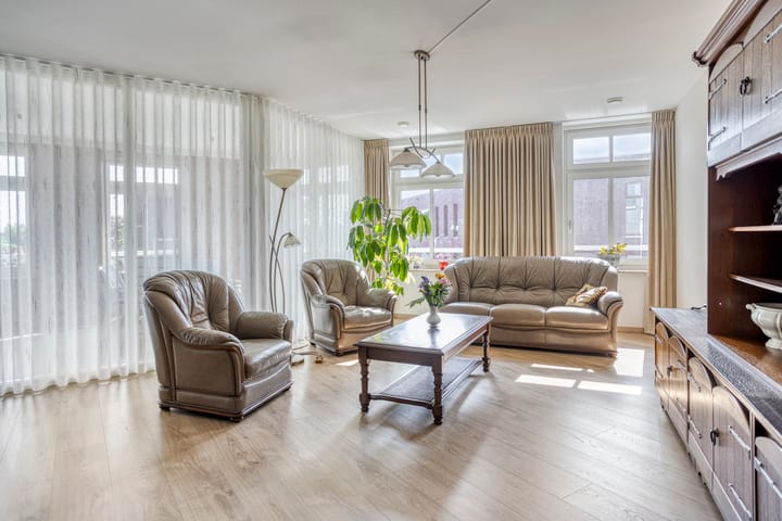 Foto 11 van Raadhuisplein 46