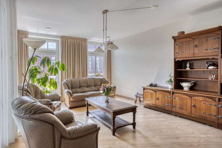 Foto 12 van Raadhuisplein 46