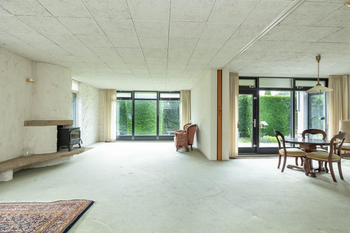 Photo 2 of van Limburg Stirumstraat 6