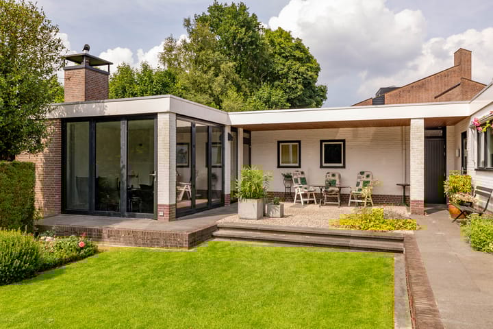 Photo 4 of van Limburg Stirumstraat 6