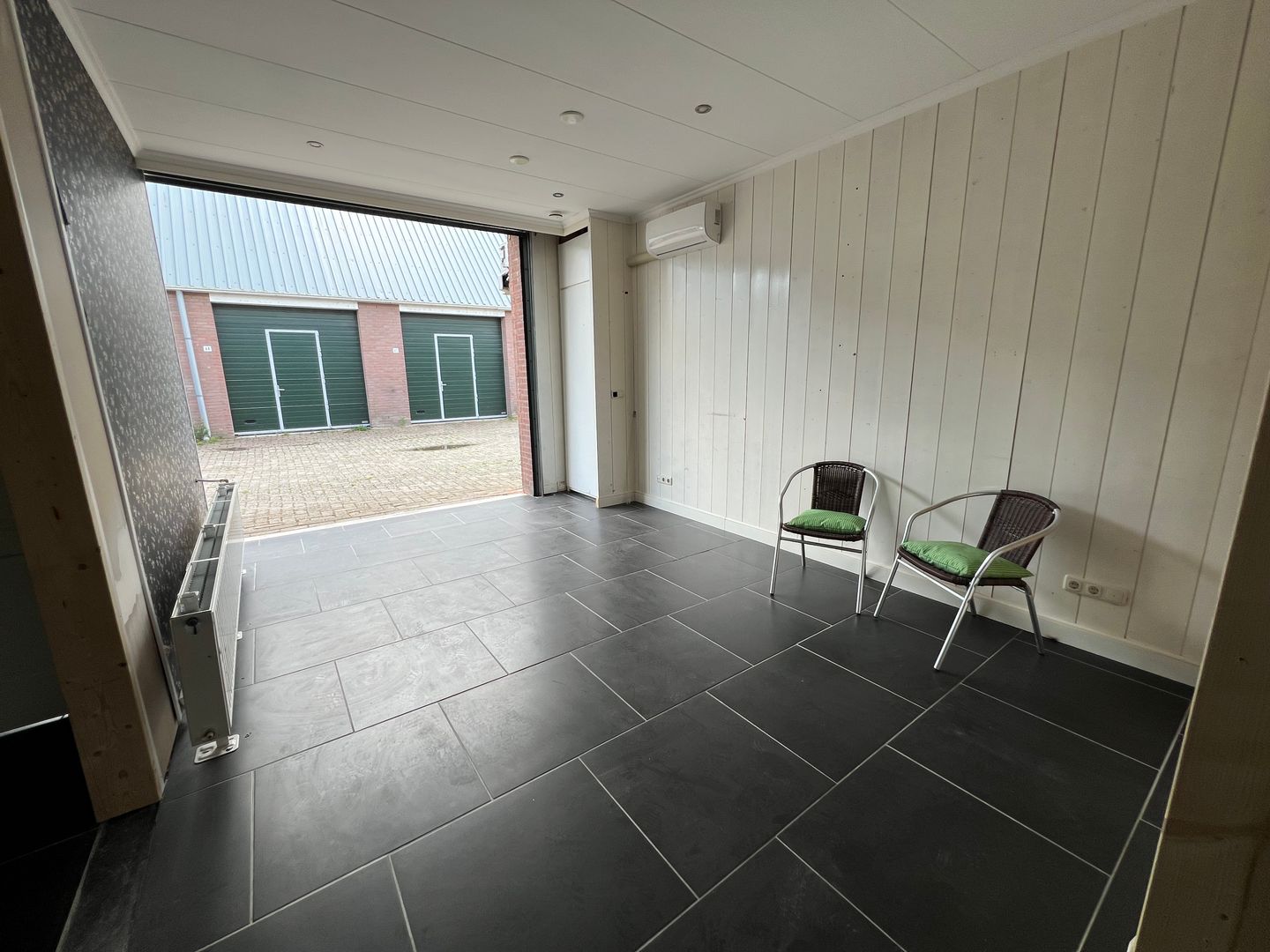 View photo 2 of Dorpsweg 8-R