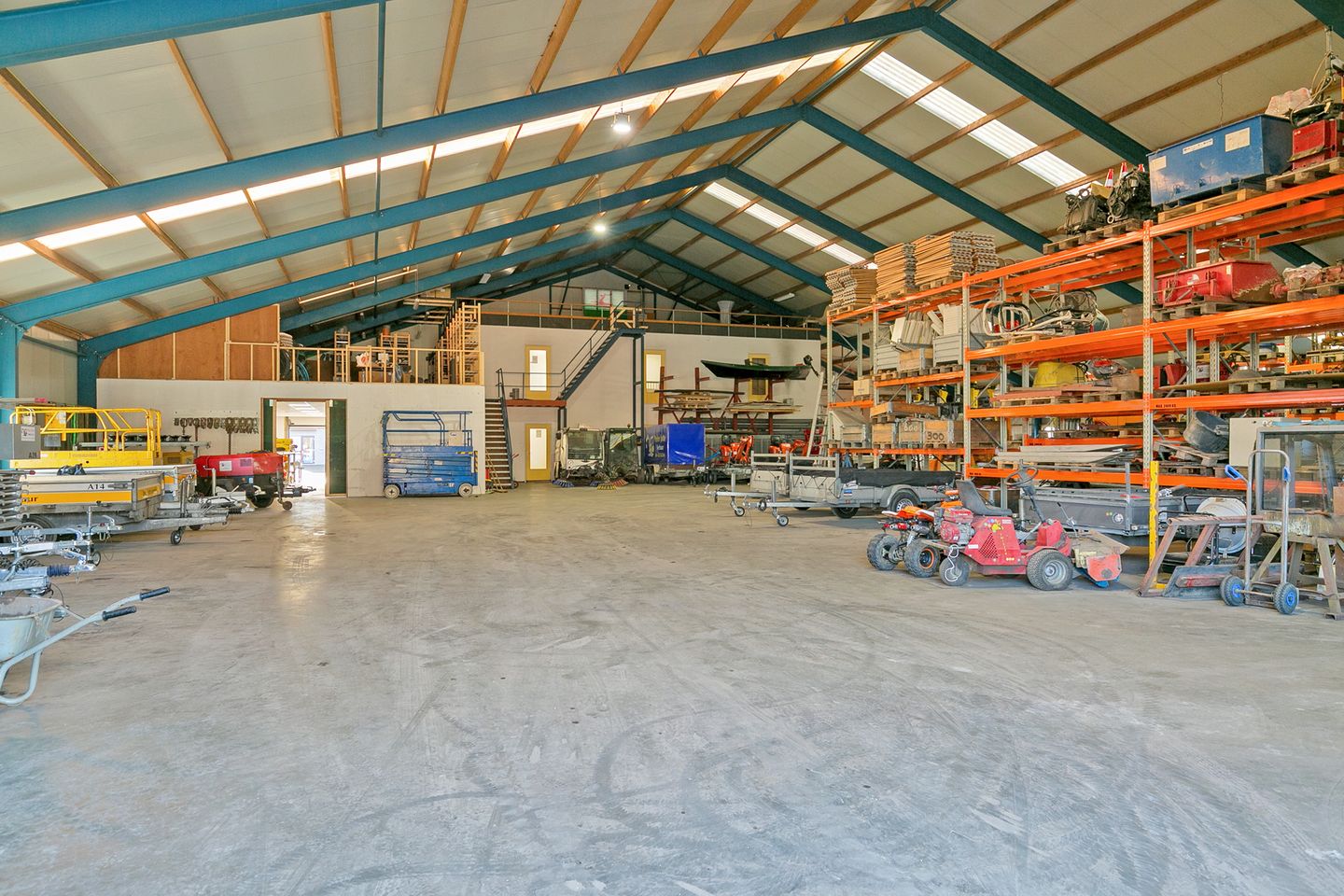 View photo 3 of Het Helmhout 35