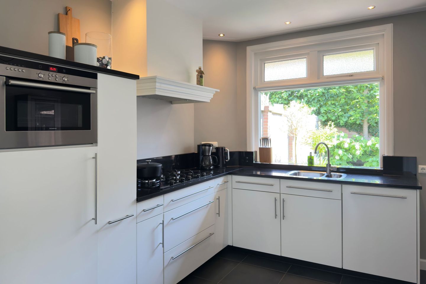 Photo 14 of Dillenburgstraat 18