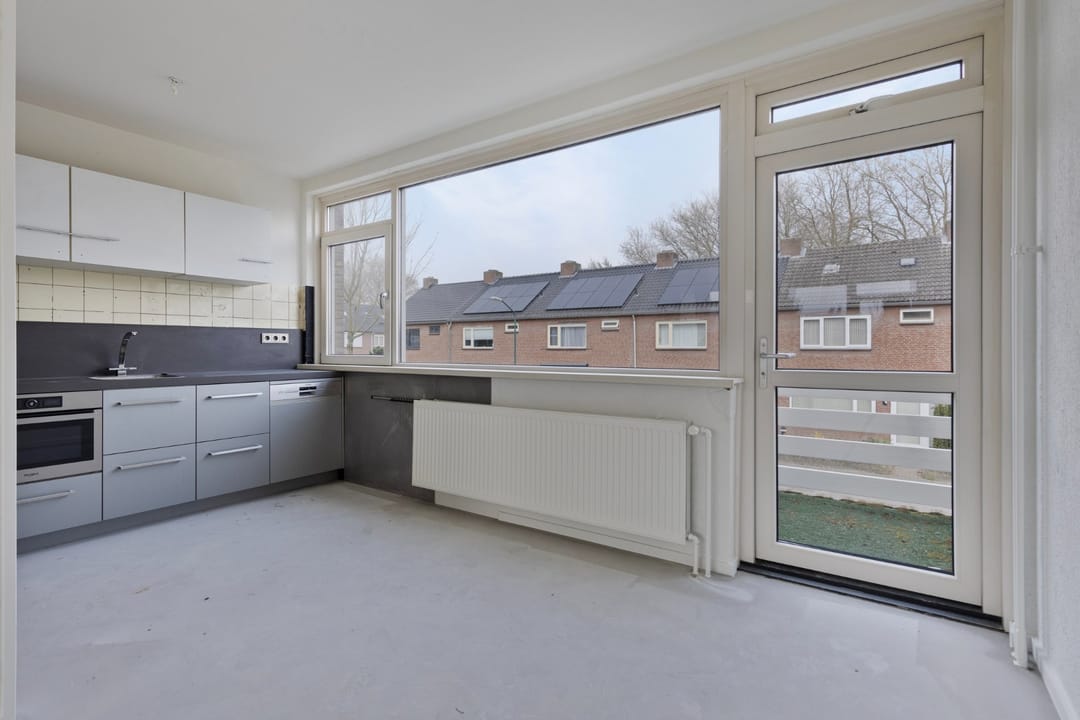 Photo 8 of Leliestraat 122