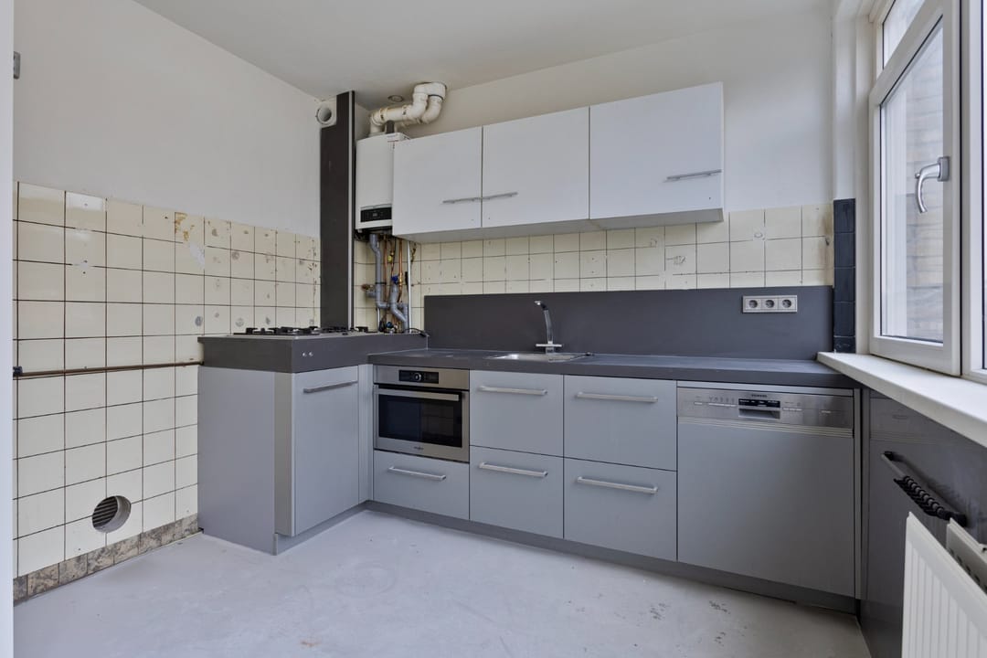 Photo 11 of Leliestraat 122