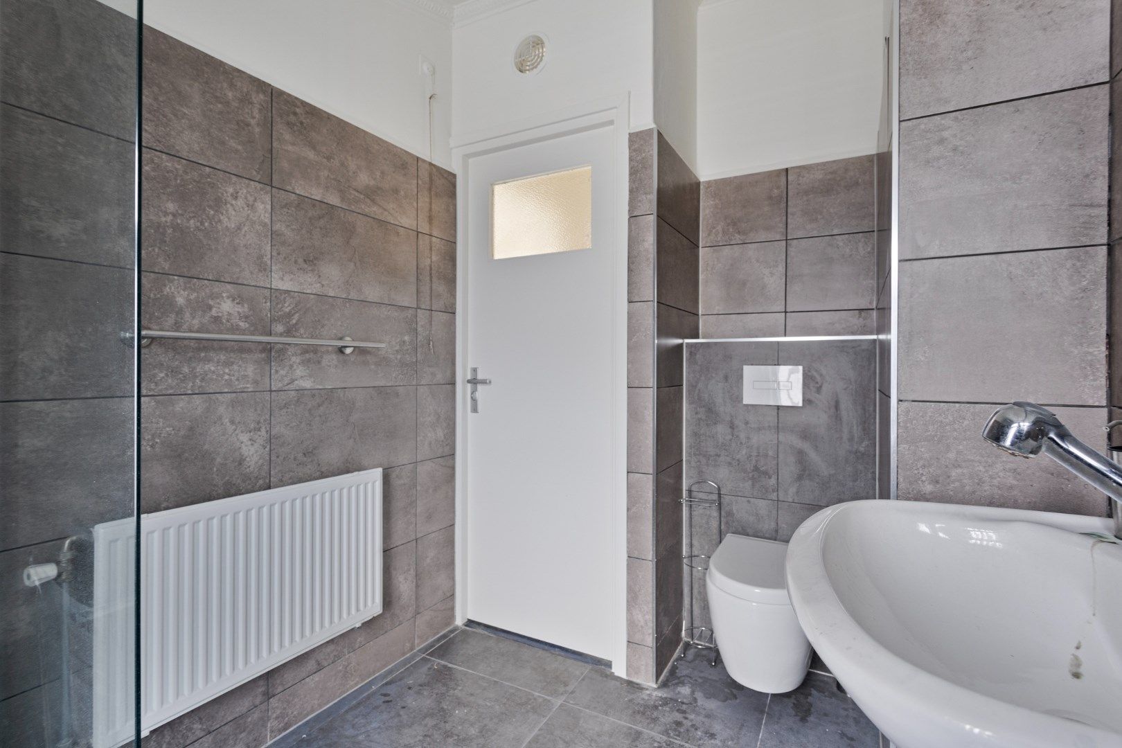 Photo 15 of Leliestraat 122