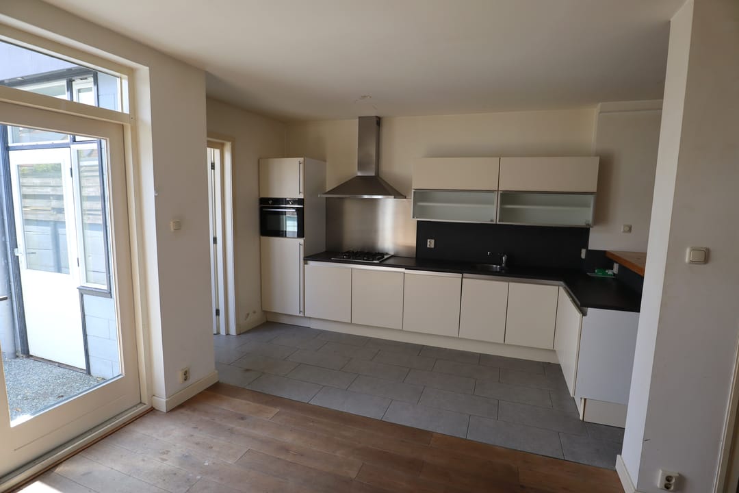 Photo 7 of Spoorstraat 196