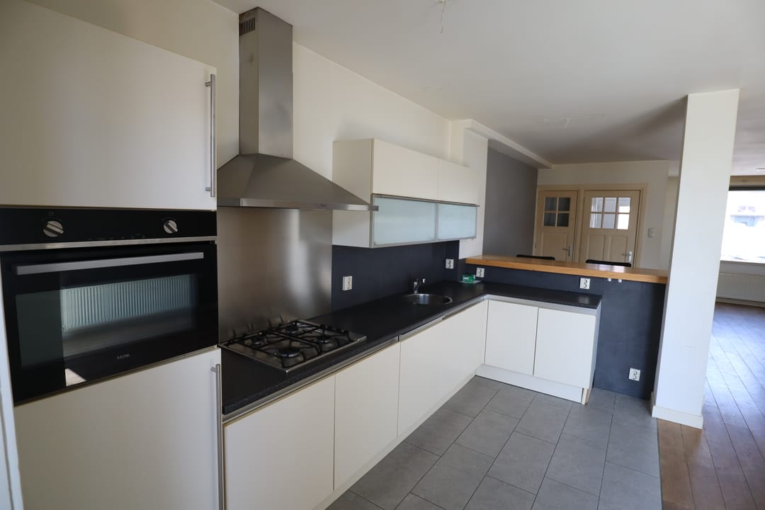 Photo 8 of Spoorstraat 196