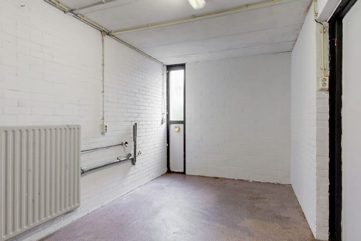 Photo 18 of Bertram 132