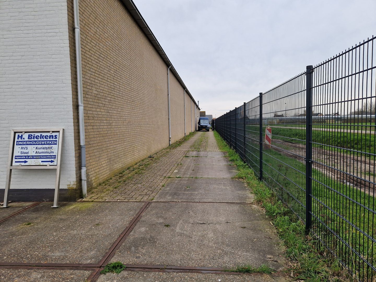 Bekijk foto 1 van Van Schagenstraat 25