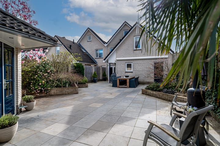 Photo 32 of Commendereijstraat 5