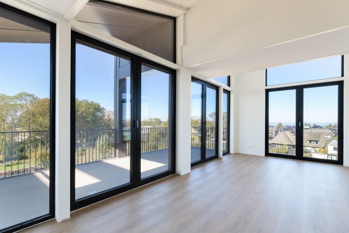 Photo 4 of E.J. Ruijgplein 68