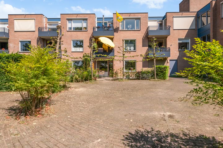 Foto 2 van van Heeckerenweg 10