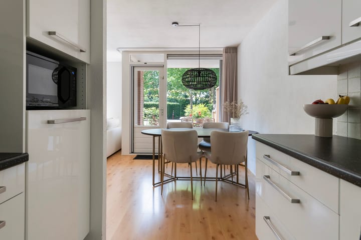 Foto 14 van van Heeckerenweg 10