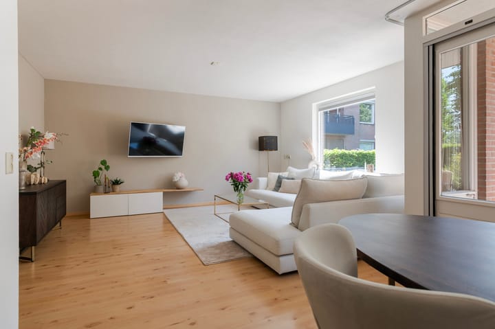 Foto 18 van van Heeckerenweg 10