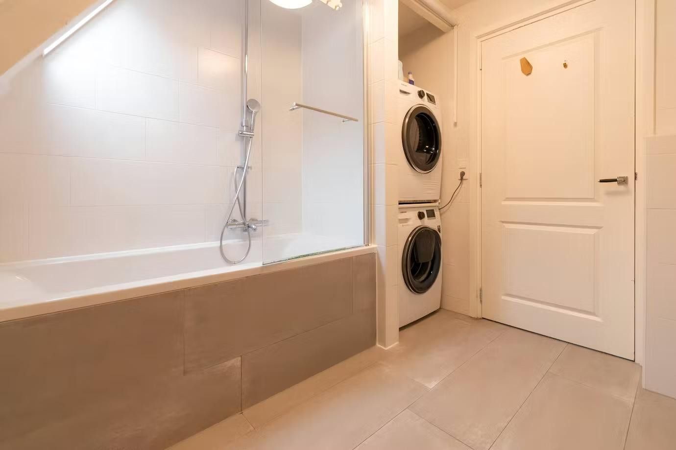 Photo 24 of Hemonystraat 44-3