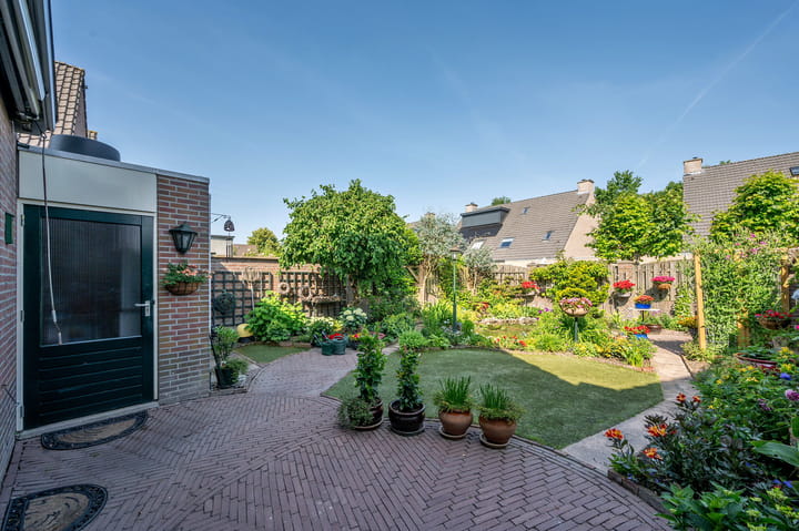 Photo 32 of Oscar Woltersstraat 15