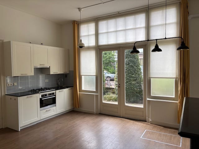 Photo 13 of Burgemeester Reigerstraat 76-A