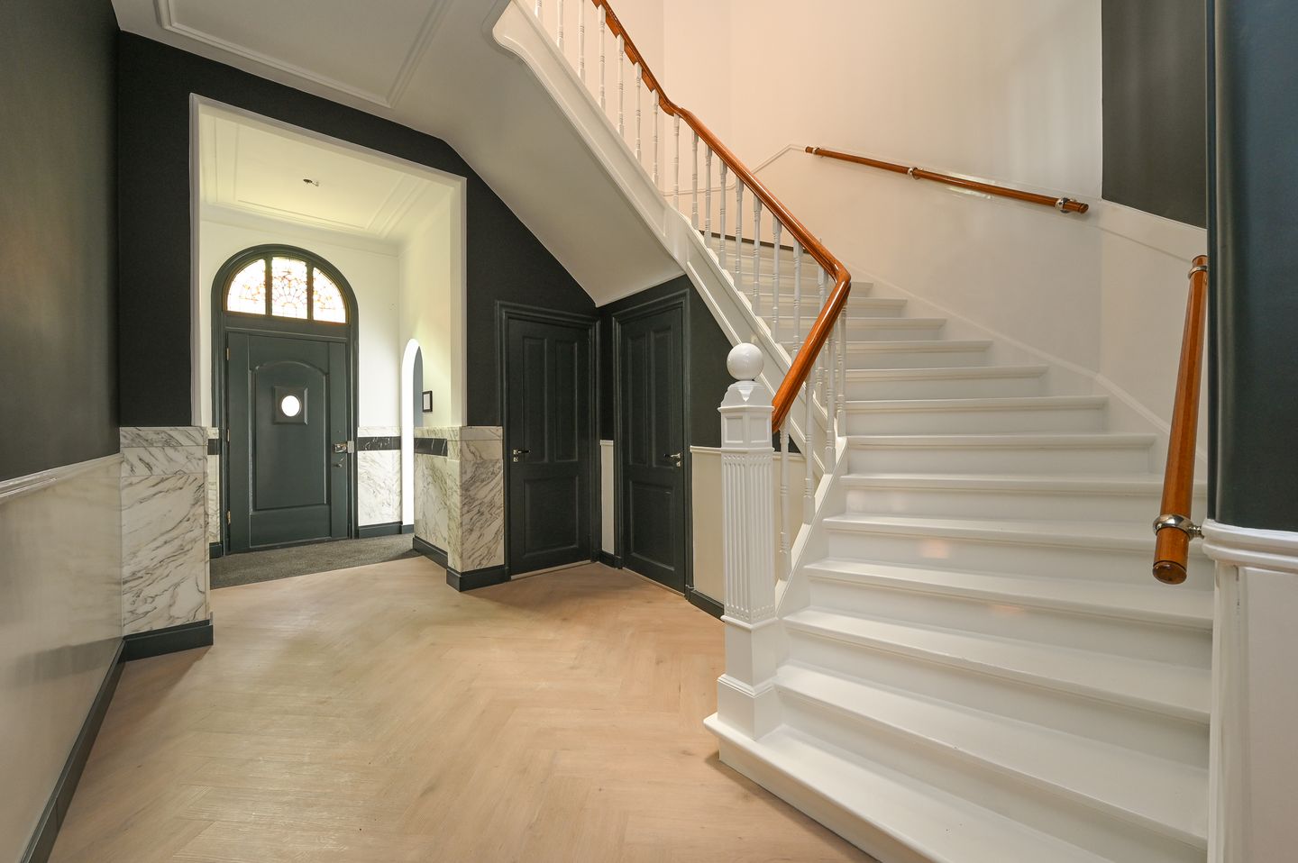 View photo 3 of Frederik Hendriklaan 7
