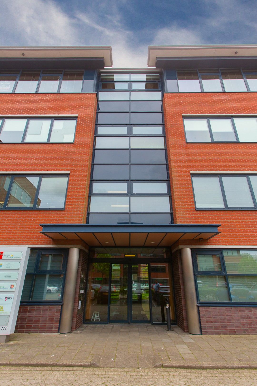 View photo 2 of Robijnstraat 58