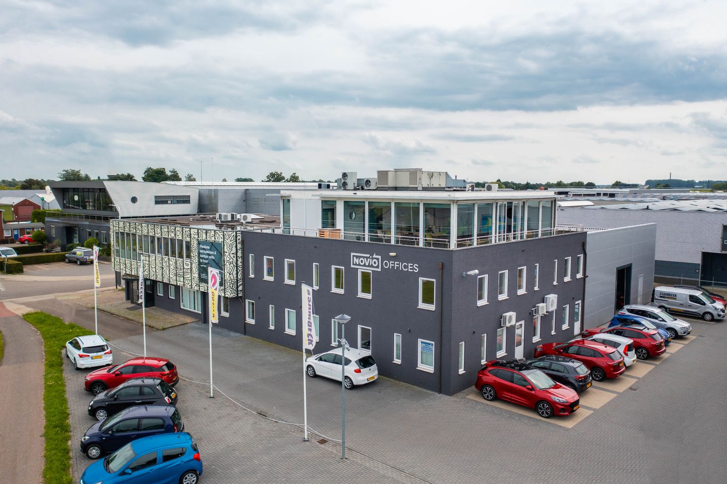 Bekijk foto 1 van Huigensstraat 2