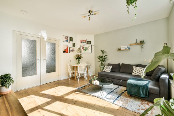 Photo 2 of Van Reigersbergenstraat 47-1