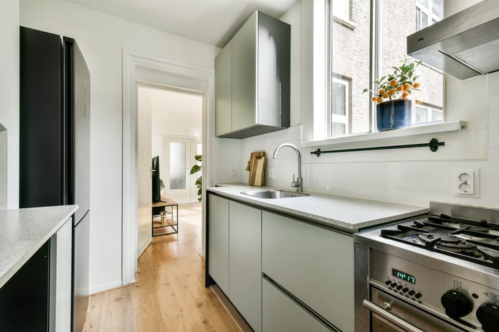 Photo 6 of Van Reigersbergenstraat 47-1