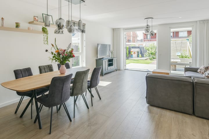 Foto 2 van Burgemeester van Meetelenstraat 35