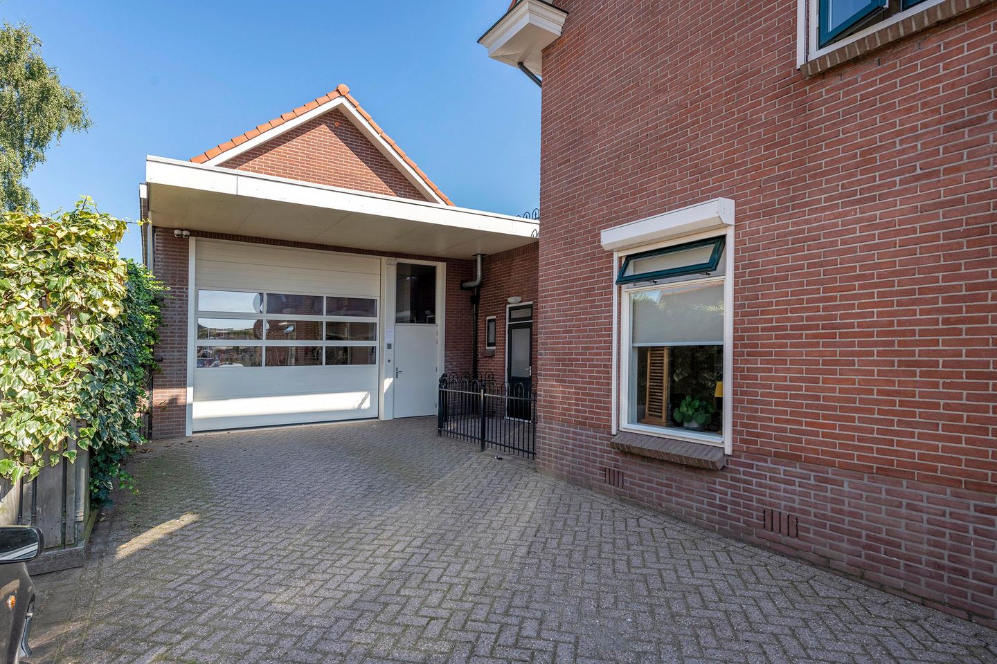 View photo 2 of Buurtlaan west 15