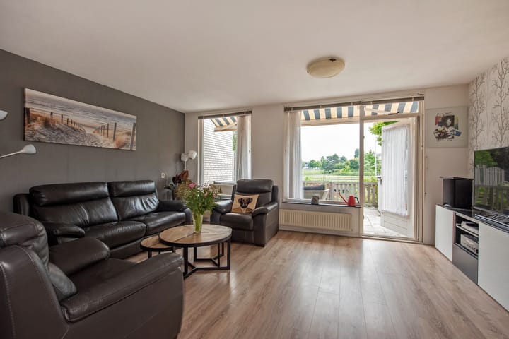 Photo 8 of Marineblauw 115