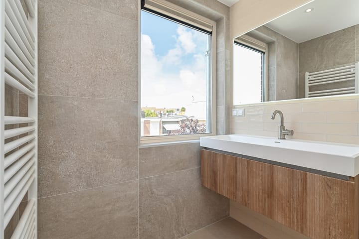 Foto 49 van Van Boetzelaerlaan 220