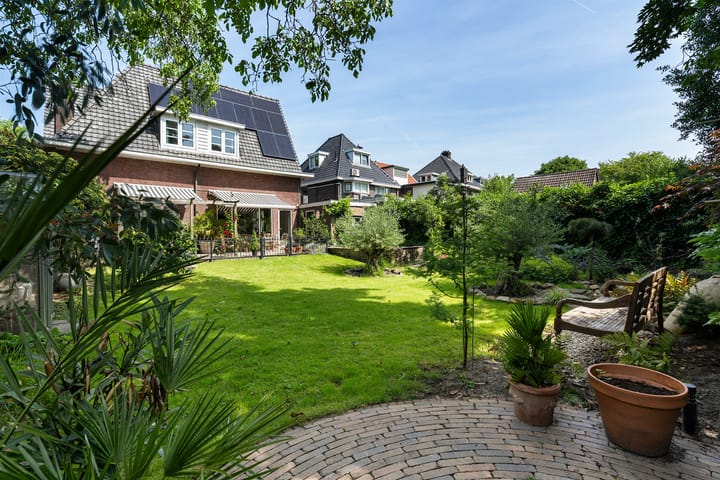 Laaressingel 8