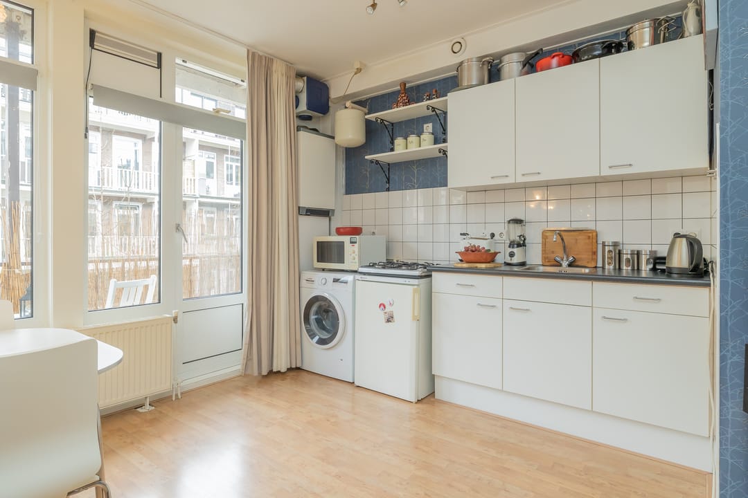 Photo 8 of Van Bossestraat 39-2