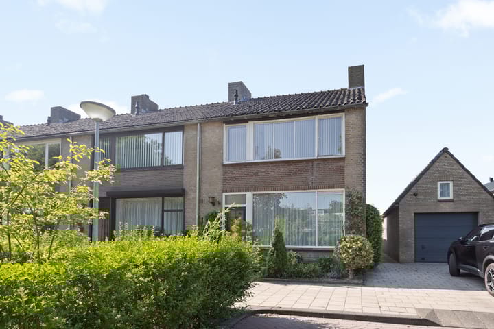 Foto 1 van Mr. Roëllstraat 14