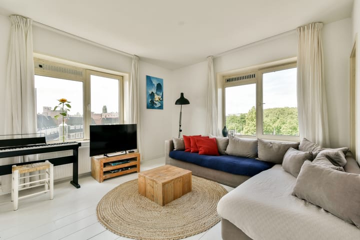 Photo 2 of Surinamestraat 38-4