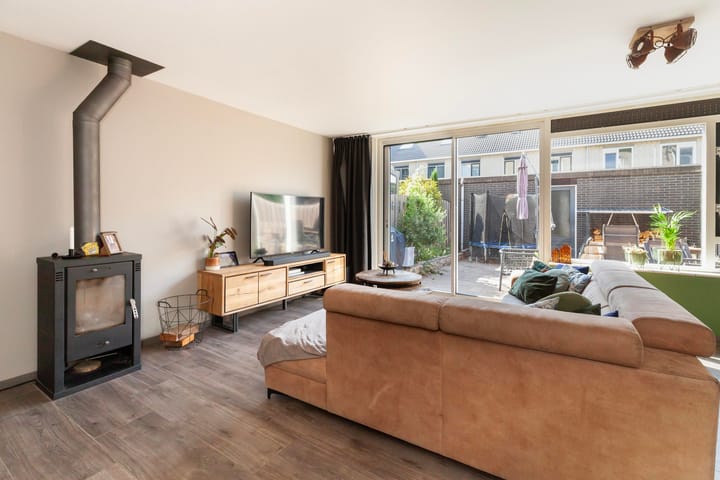 Foto 4 van Acaciazoom 25