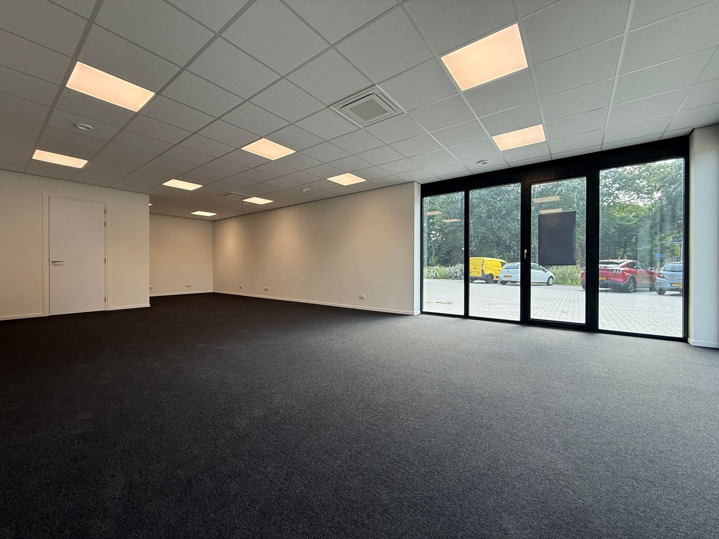 View photo 2 of Graafschap Hornelaan 200-A