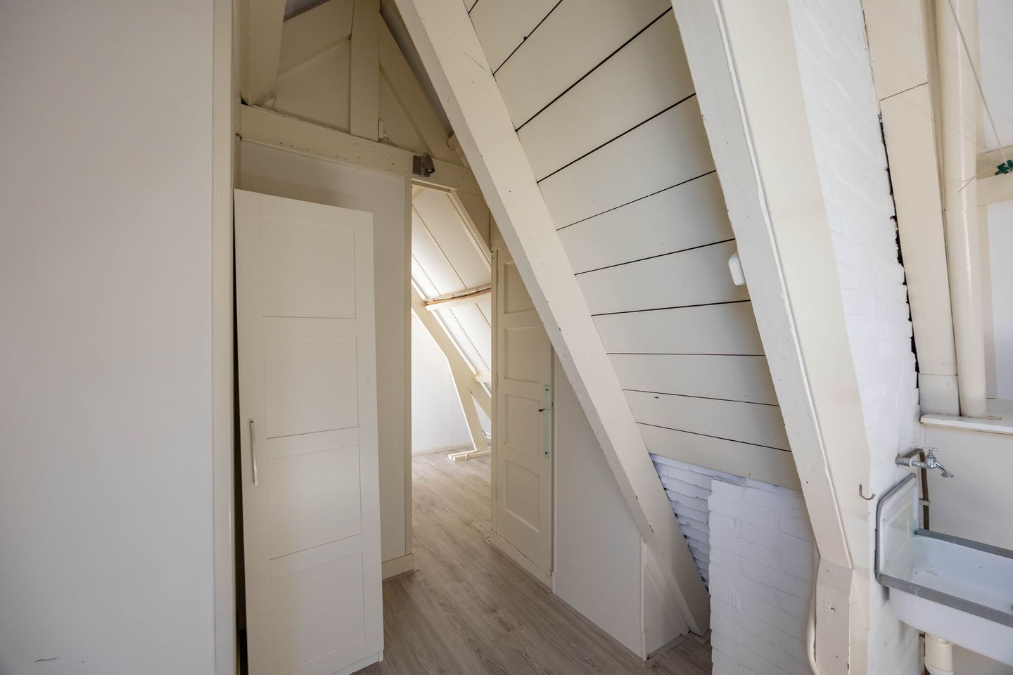 Foto 49 van Ambonstraat 28-B