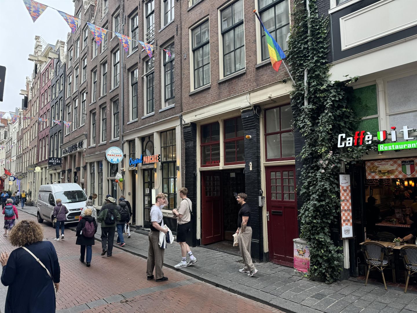 Bekijk foto 3 van Warmoesstraat 36-H