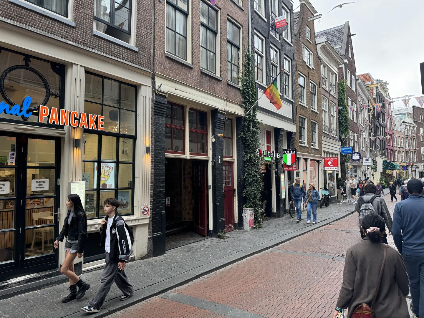 Bekijk foto 2 van Warmoesstraat 36-H