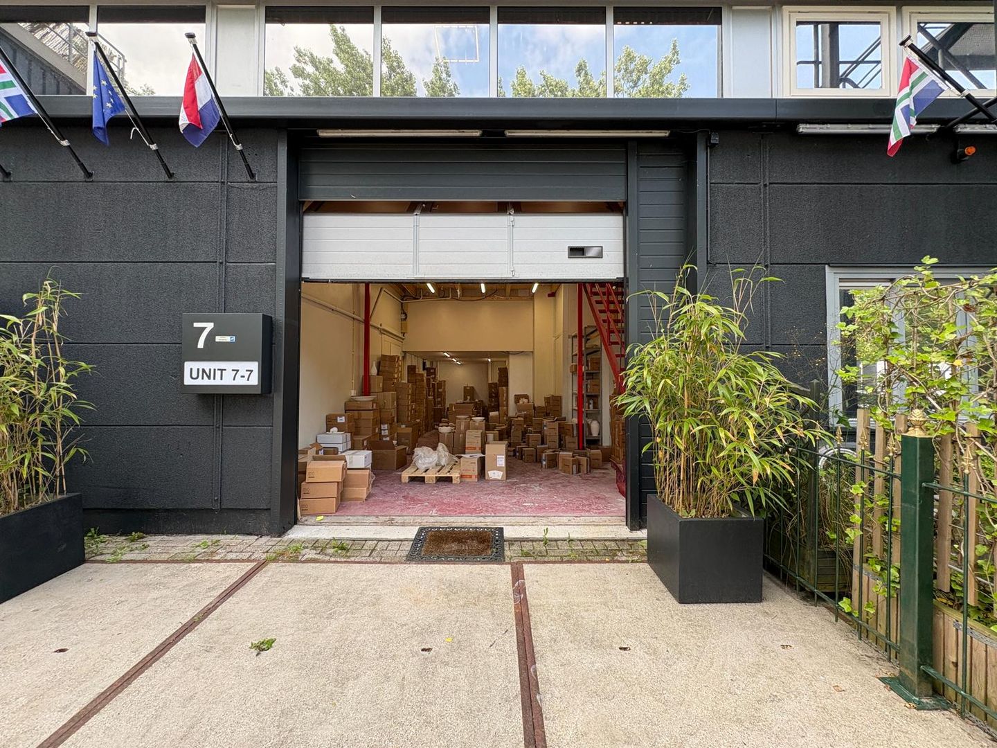 View photo 3 of Neutronstraat 7-7