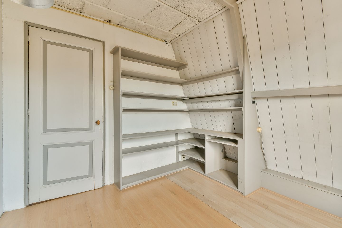 Photo 19 of Middenweg 180